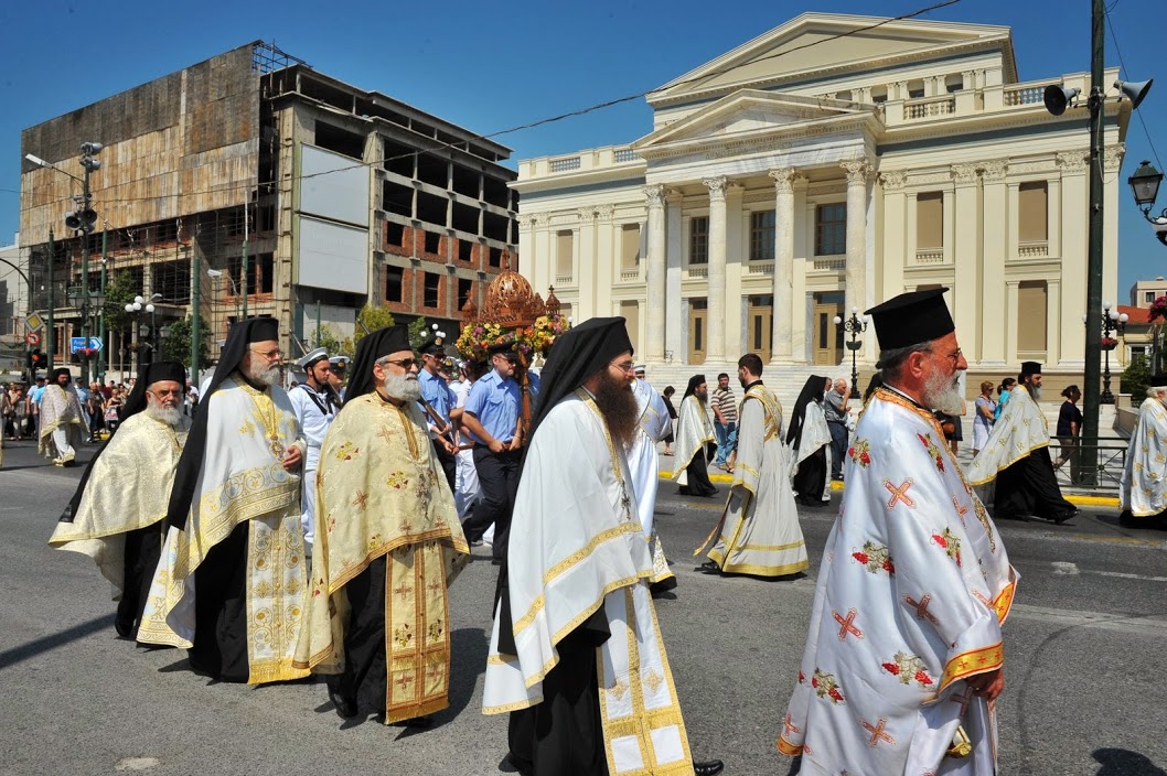 Η Εορτή του Αγίου Πνεύματος στον Πανηγυρίζοντα Μητροπολιτικό Ιερό Ναό Αγίας Τριάδος Πειραιά