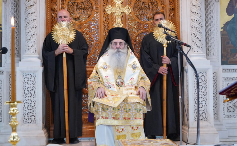 Η Θεία Λειτουργία του Αγίου Ιακώβου του Αδελφοθέου στην Ι.Μητρόπολη Πειραιώς.