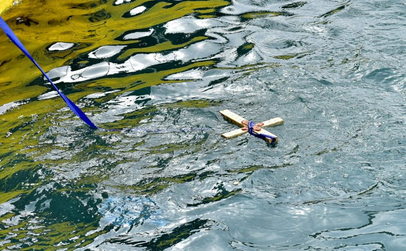 Τα Άγια ΘΕΟΦΑΝΕΙΑ και ο Αγιασμός των Υδάτων στο Πρώτο Λιμάνι της Χώρας
