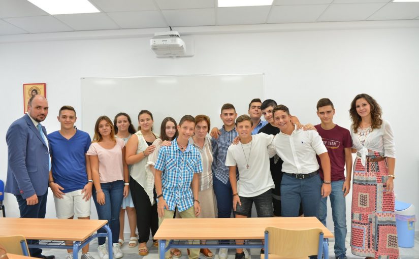 Ο Μητροπολίτης Πειραιώς κ.Σεραφείμ εγκαινίασε την νέα σύγχρονη πτέρυγα του Λυκείου, δωρεά του Προέδρου του Ολυμπιακού Βαγγέλη Μαρινάκη εις μνήμην του πατρός του Μιλτιάδου, ταυτόχρονα με τον Αγιασμό Ενάρξεως του Νέου Σχολικού Έτους.