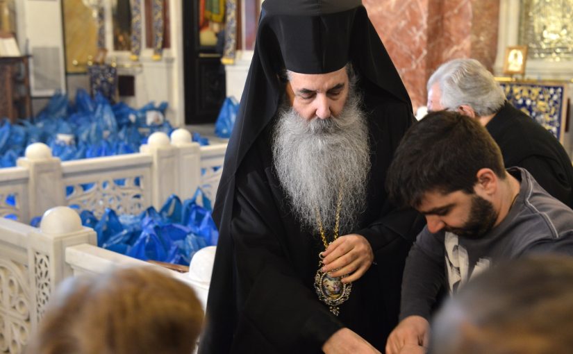 Προσφορά 7.500 δεμάτων αγάπης από τον Σεβασμιώτατο Μητροπολίτη Πειραιώς κ.Σεραφείμ