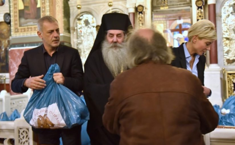 7.5000 Δέματα Αγάπης από την Μητρόπολη Πειραιώς. Για ακόμα μία φορά ο κ.Ευάγγελος Μαρινάκης αρωγός στο φιλανθρωπικό έργο της Μητροπόλεώς μας.
