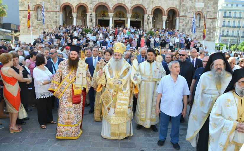 Η Εορτή του Αγίου Πνεύματος στον πανηγυρίζοντα Καθεδρικό Ιερό Ναό Αγίας Τριάδος Πειραιώς.