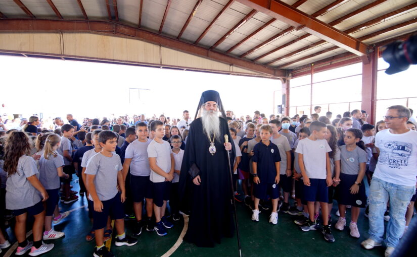 Μητροπολίτης Πειραιώς: «Θέλουμε να έχετε Χριστό και Ελλάδα στις ψυχές σας, στις καρδιές σας, στην ύπαρξή σας».