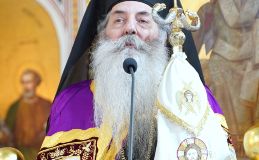 O Εσπερινός της Ανακομιδής των Λειψάνων του Αγίου Νεκταρίου στον Μητροπολιτικό Ιερό Ναό Αγίων Κωνσταντίνου και Ελένης Πειραιώς.