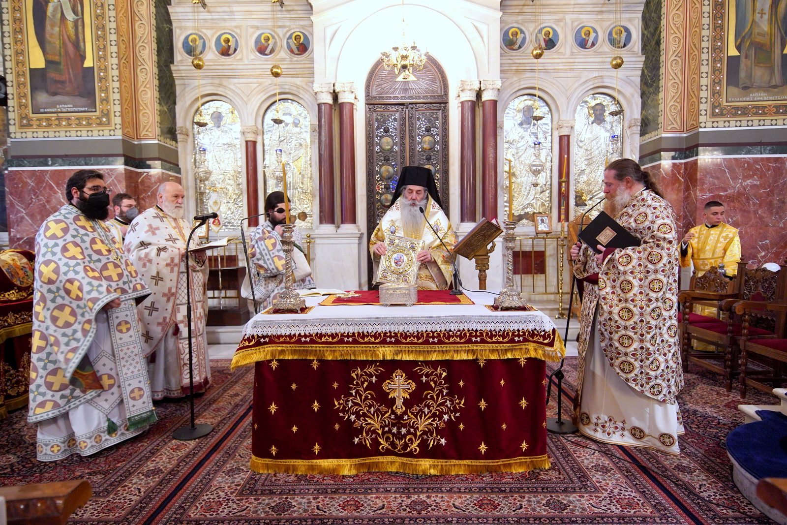 Η Θεία Λειτουργία του Αγίου Γρηγορίου του Θεολόγου από τον Σεβασμιώτατο Μητροπολίτη Πειραιώς κ.Σεραφείμ.