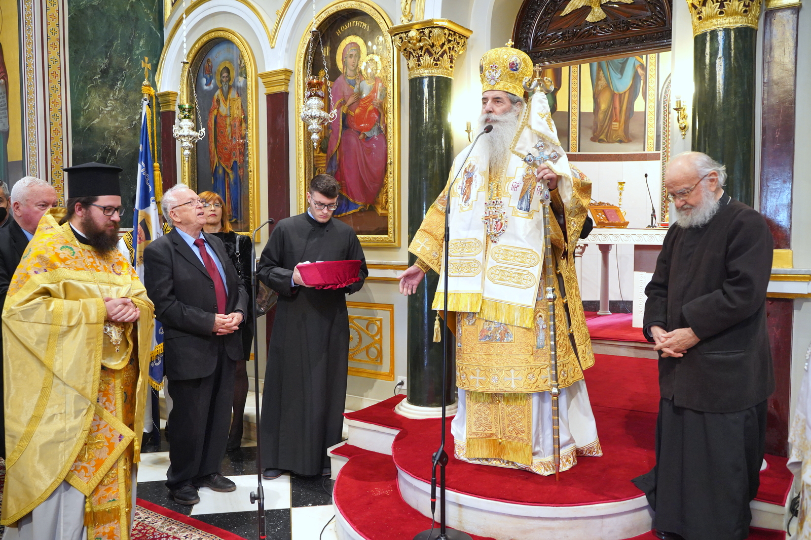 Ο Σεβασμιώτατος Μητροπολίτης Πειραιώς κ.Σεραφείμ στον Ιερό Ναό Αγίου Σπυρίδωνος, πολιούχου Πειραιώς.