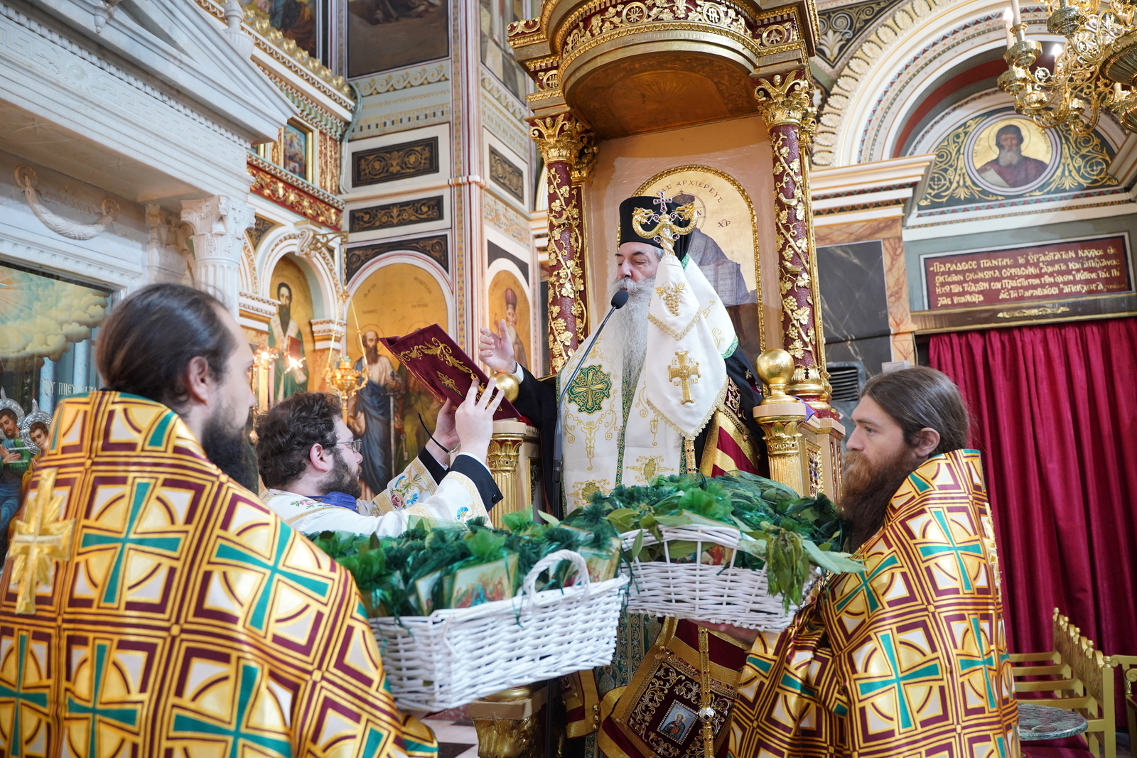Η Κυριακή των Βαΐων στον Μητροπολιτικό Ιερό Ναό Αγίων Κωνσταντίνου και Ελένης Πειραιώς.