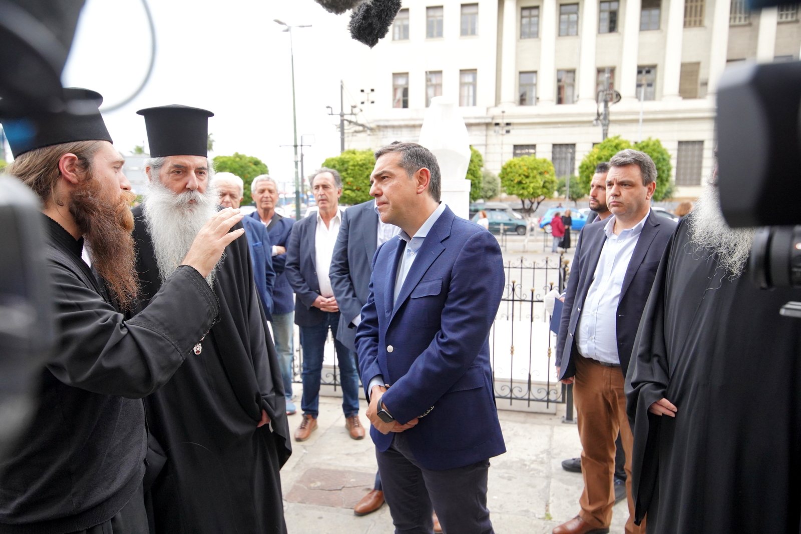 Ο Αρχηγός της Αξιωματικής Αντιπολίτευσης και Πρόεδρος του ΣΥΡΙΖΑ ΠΣ κ.Αλέξης Τσίπρας σε δομές της Ιεράς Μητροπόλεως Πειραιώς.