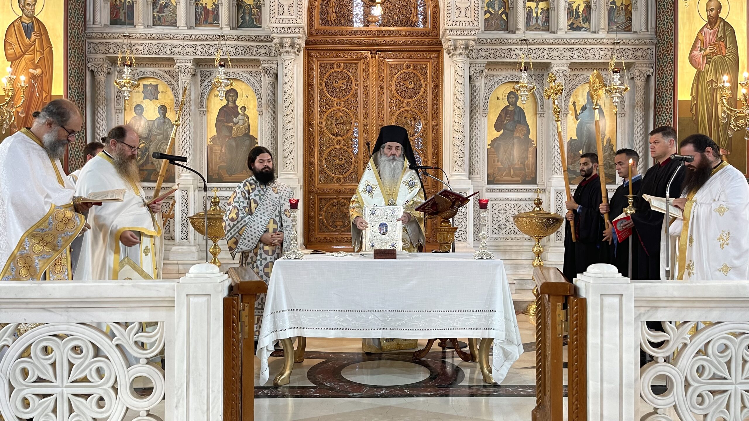 Η Θεία Λειτουργία του Αγίου Ιακώβου του Αδελφοθέου στον Καθεδρικό Ιερό Ναό Αγίας Τριάδος Πειραιώς.