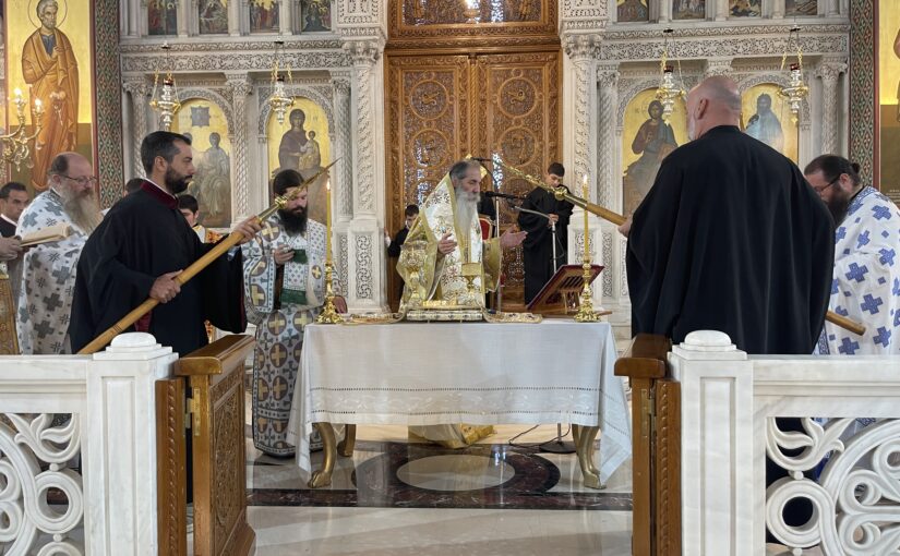 Η Αρχαιοπρεπής Θεία Λειτουργία του Αγ. Ιακώβου του Αδελφοθέου στον Καθεδρικό Ιερό Ναό Αγίας Τριάδος Πειραιώς.