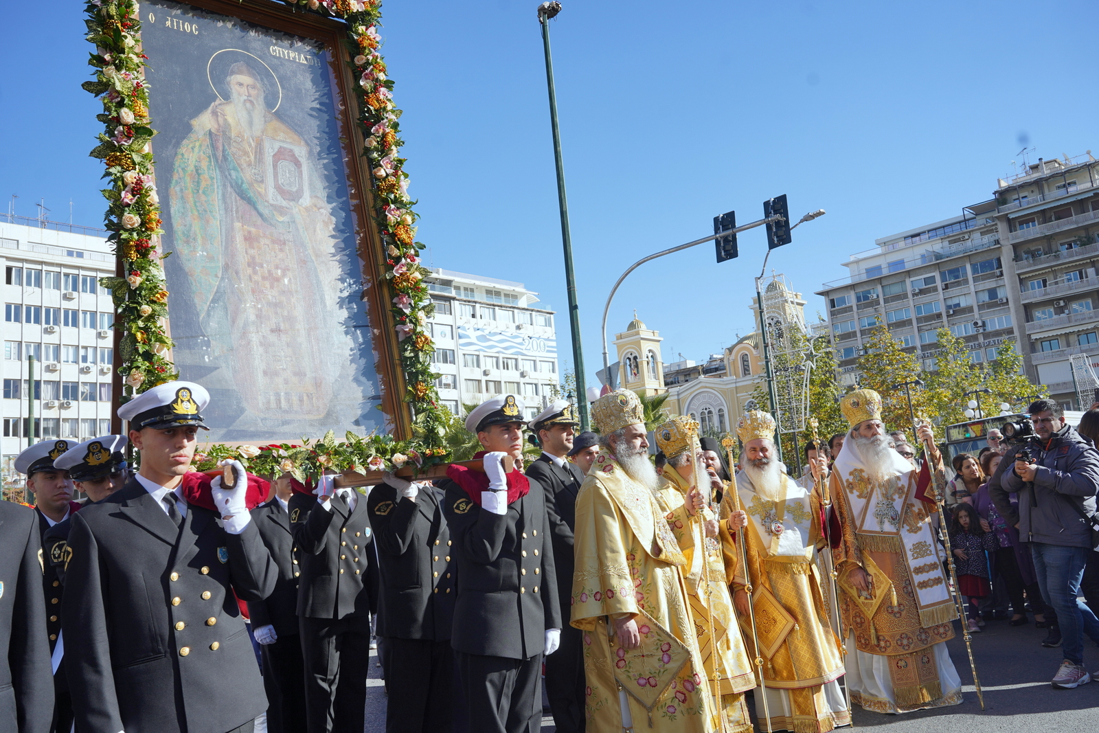 Η πόλη και η Μητρόπολη του Πειραιά τίμησαν τον πολιούχο τους Άγιο Σπυρίδωνα, Επισκόπου Τριμυθούντος.