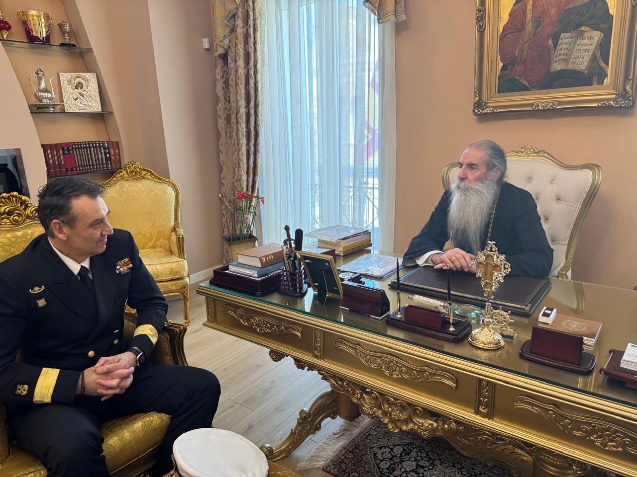 Ο νέος Κεντρικός Λιμενάρχης Πειραιά στον Σεβασμιώτατο Μητροπολίτη Πειραιώς κ. Σεραφείμ.