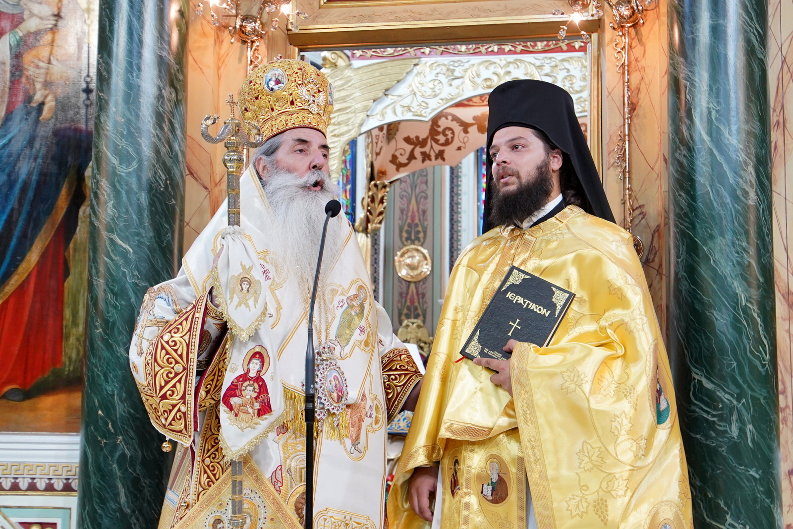 Χειροτονία νέου Πρεσβυτέρου από τον Σεβασμιώτατο Μητροπολίτη Πειραιώς κ. Σεραφείμ.