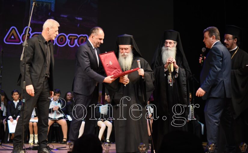 Μεγαλειώδης η Χριστουγεννιάτικη φιλανθρωπική συναυλία της Ι.Μ. Πειραιώς