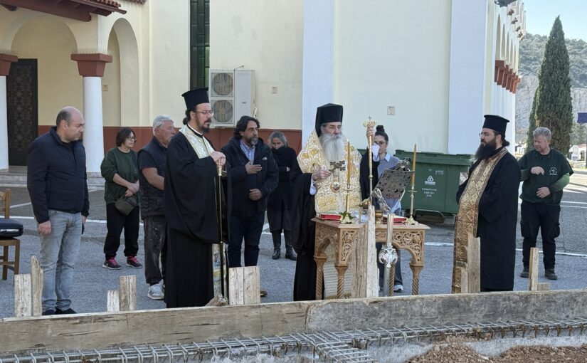 Στο Διαδημοτικό Κοιμητήριο Σχιστού ο Σεβασμιώτατος Μητροπολίτης Πειραιώς κ. Σεραφείμ.
