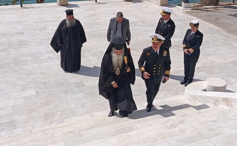 Στον νέο Διοικητή της Σχολής Ναυτικών Δοκίμων ο Σεβασμιώτατος Μητροπολίτης Πειραιώς κ. Σεραφείμ.