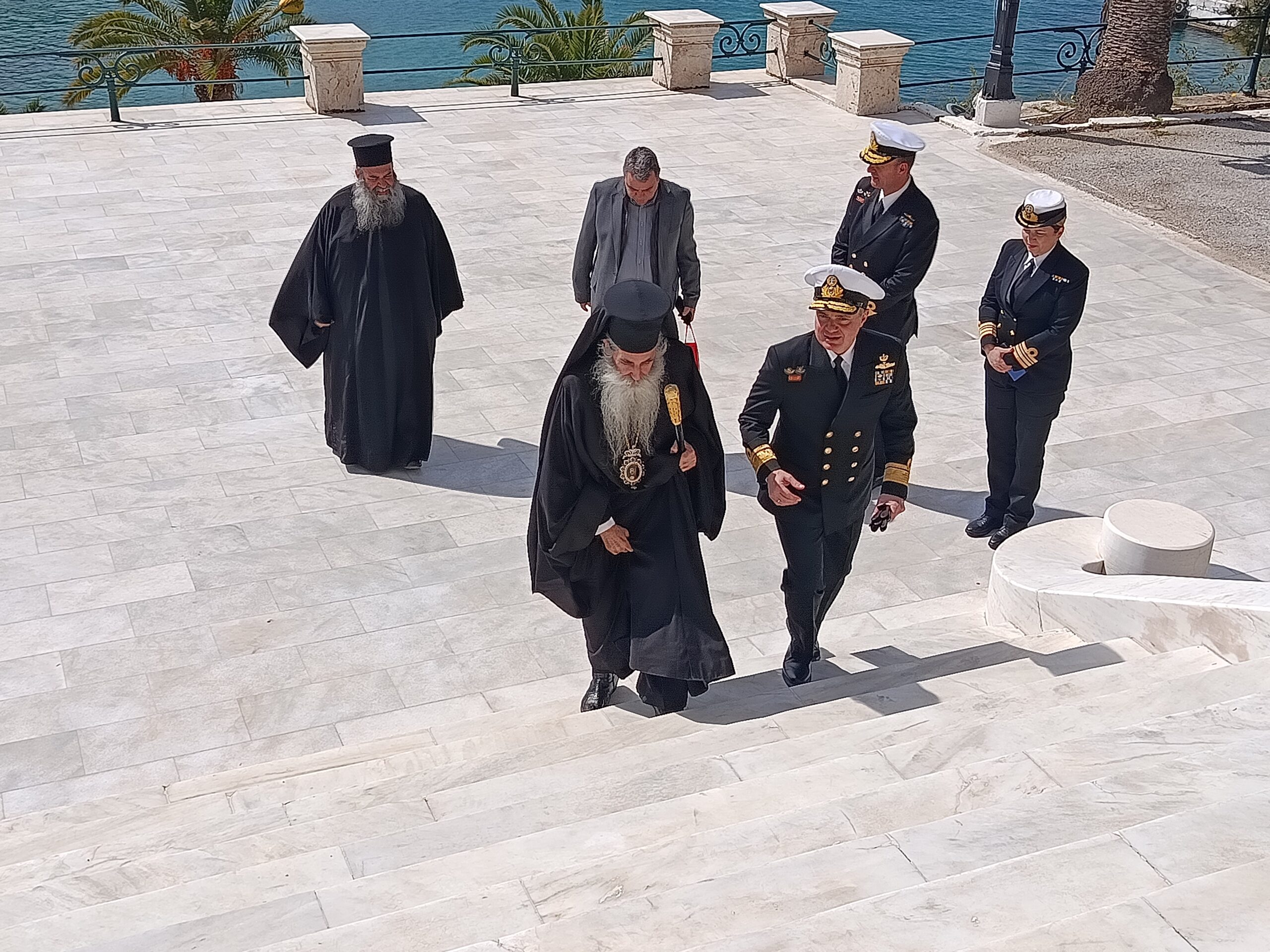 Στον νέο Διοικητή της Σχολής Ναυτικών Δοκίμων ο Σεβασμιώτατος Μητροπολίτης Πειραιώς κ. Σεραφείμ.