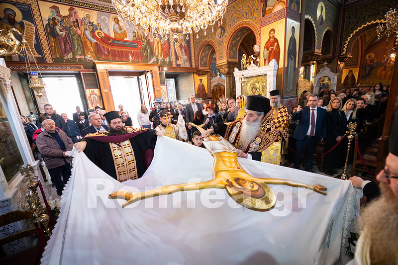 Ο Εσπερινός της Αποκαθηλώσεως στην Αγία Τριάδα Πειραιώς (ΦΩΤΟ)