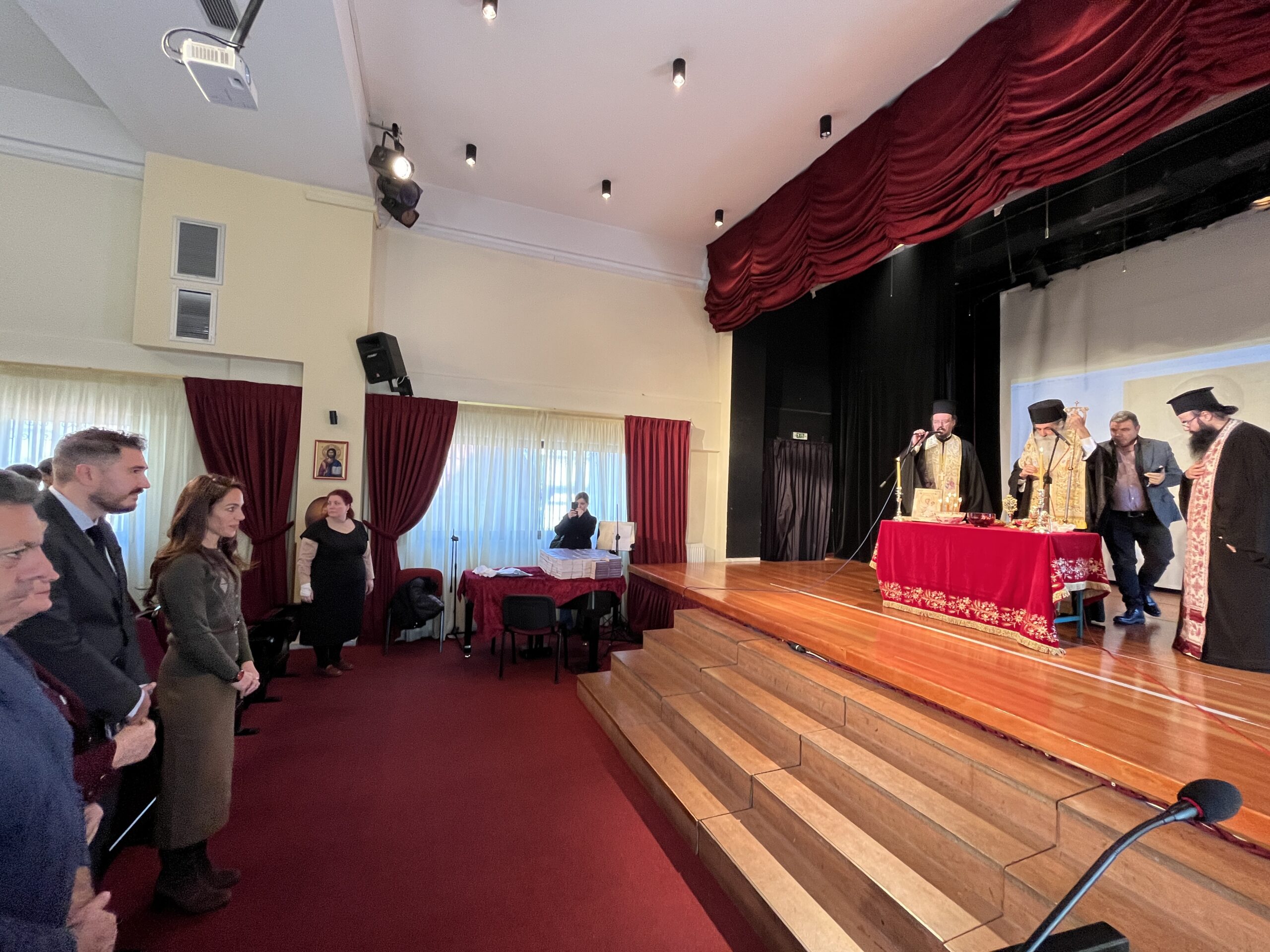 Παρουσία της Υπουργού Δόμνας Μιχαηλίδου τέλεσε το Ιερό Ευχέλαιο στα Εκπαιδευτήρια της Ι.Μ.Π. ο Σεβ. Μητρ. Πειραιώς κ. Σεραφείμ.