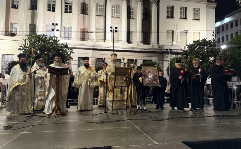 Η Παννυχίδα της Αναστάσεως και ο Εσπερινός της Αγάπης στον Καθεδρικό Ιερό Ναό Αγίας Τριάδος Πειραιώς.
