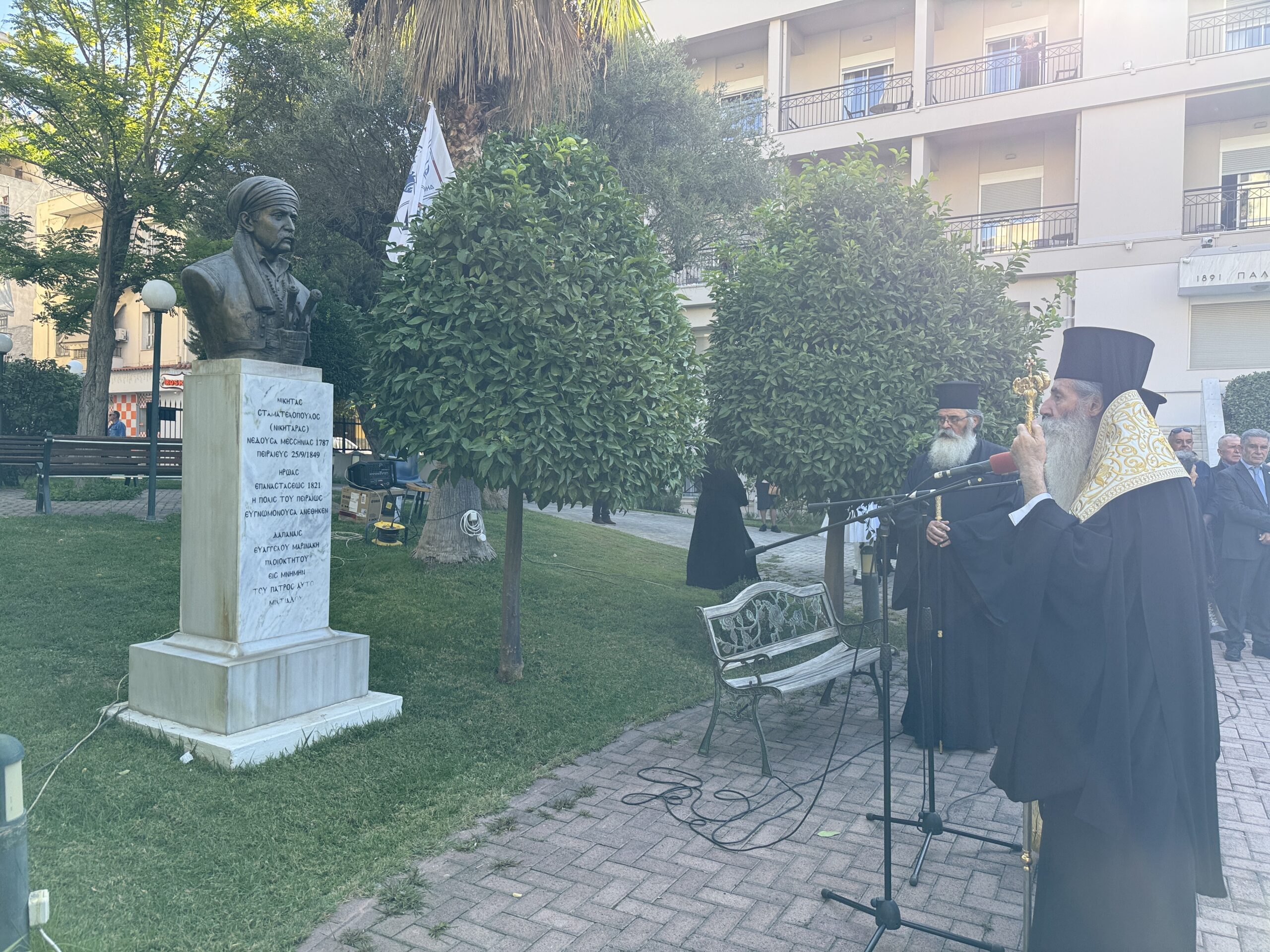 Μητροπολίτης Πειραιώς: Έχουμε πρότυπα! Ας τα μιμηθούμε και ας τα ακολουθήσουμε – Επιμνημόσυνη δέηση στον Νικηταρά τον Τουρκοφάγο.
